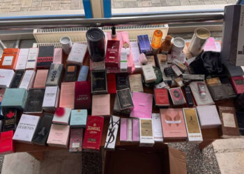 Vameșii de la Leușeni descoperă parfumuri de contrabandă într-un microbuz din Germania