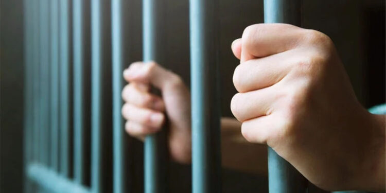 Escrocherie online: Un bărbat și o femeie au furat sume mari de bani prin rețelele de socializare