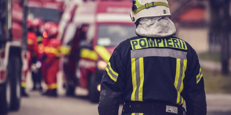 Salvatorii sunt pregătiți de intervenție rapidă de Crăciun: 450 de pompieri pe teren pentru siguranța cetățenilor