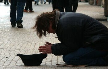 Condamnare pentru trafic de persoane: Un cuplu a forțat tineri din Călărași să cerșească în Rusia