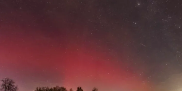 Spectacol rar pe cer! Aurora boreală a fost vizibilă în prima zi a anului, în raionul Soroca, Republica Moldova