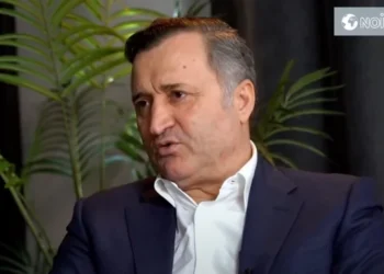 Vlad Filat, către guvernanți: „Începeți eliberarea țării prin ușurarea propriilor buzunare”