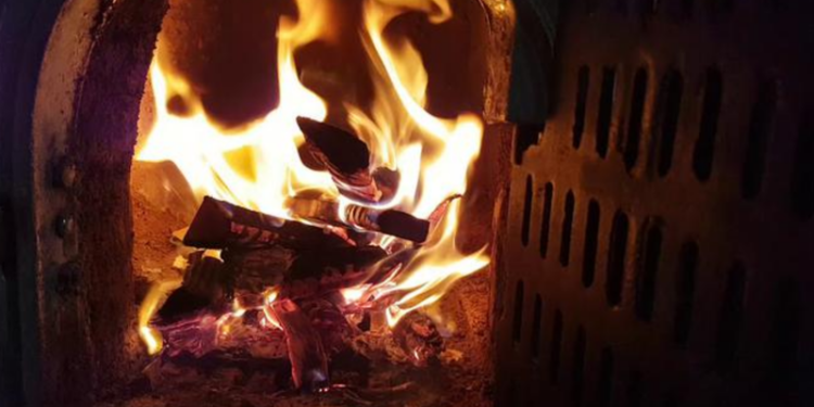 Un bărbat de 76 de ani din Coșnița a murit din cauza sobei de încălzit