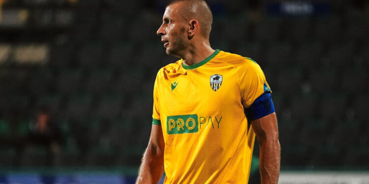 Cum și-a găsit căpitanul de la Zimbru iubirea pe Internet: Povestea lui Ștefan Burghiu