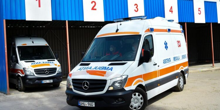 Tânăr salvat de medici după ce a înghițit pastile cu intenția de a se sinucide
