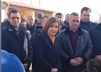 Maia Sandu, huiduită de locuitorii din Copanca. Oamenii nu vor să se conecteze la gazul și energia electrică din Moldova.