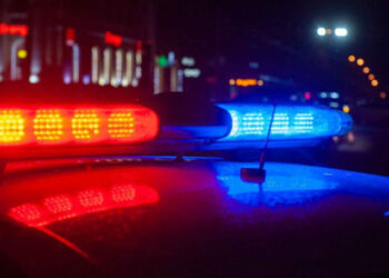 Un tânăr a ajuns la spital după ce a fost înjunghiat de tatăl său