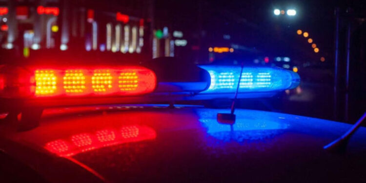 Un tânăr a ajuns la spital după ce a fost înjunghiat de tatăl său