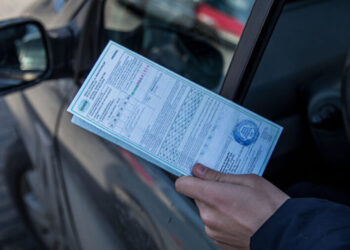 Mai puține hârtii în mașină! Începând cu 1 ianuarie 2025, Cartea Verde poate fi prezentată în format digital