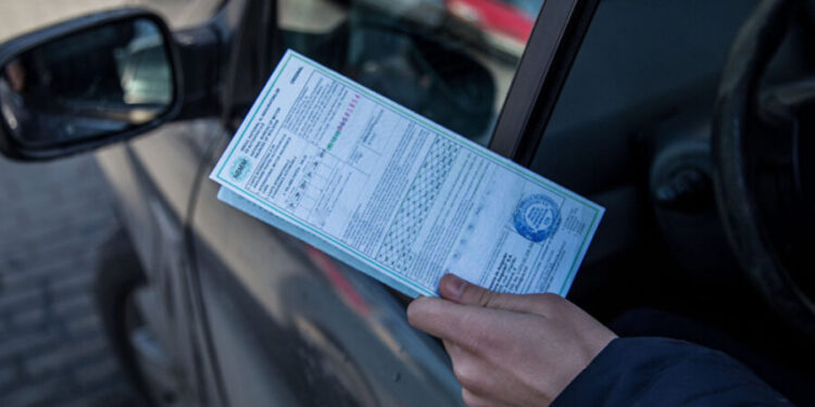 Mai puține hârtii în mașină! Începând cu 1 ianuarie 2025, Cartea Verde poate fi prezentată în format digital