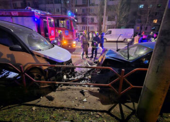 Impact violent pe strada Ceucari: O femeie rănită într-un accident cu șapte mașini