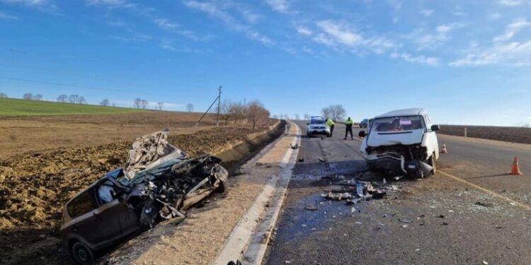 Un șofer a fost spitalizat, în urma accidentului de lângă Șeptelici: Bărbatul s-a simțit rău înainte de impact și a ieșit pe contrasens