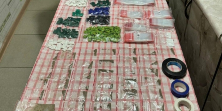 Poliția destructurează un grup criminal de trafic de droguri, 6 persoane arestate