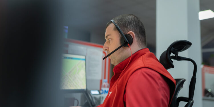 В первый день года звонки на номер 112 выросли на 30%: скорая помощь, полиция и пожарные были перегружены