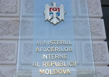 Autoritățile fac apel la economisire severă: Lipsa gazului aduce restricții energetice, deconectări de curent și apeluri pentru surse alternative de iluminat.