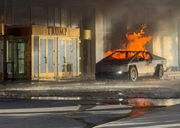 Explozie în Las Vegas: De ce s-a aruncat în aer șoferul camionetei Tesla. FBI a arătat mesajele găsite în telefonul lui