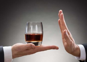 „Dry January”: Tot mai mulți oameni aleg să renunțe la alcool în primele luni a anului