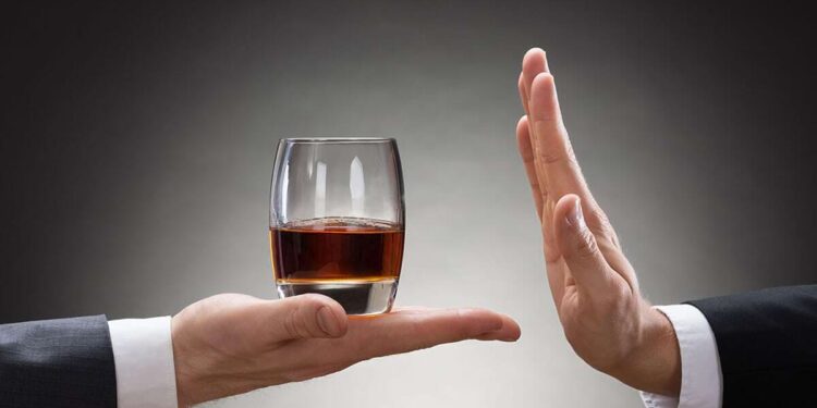 „Dry January”: Tot mai mulți oameni aleg să renunțe la alcool în primele luni a anului