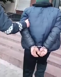 Bărbatul de 27 de ani reținut pentru jaf în Chișinău: Victima i-a fost smulsă geanta