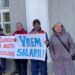 „Nu cerem ajutor, vrem salariile noastre!” Feroviarii au ieșit la proteste și sunt revoltați de lipsa de soluții și indiferența autorităților | VIDEO