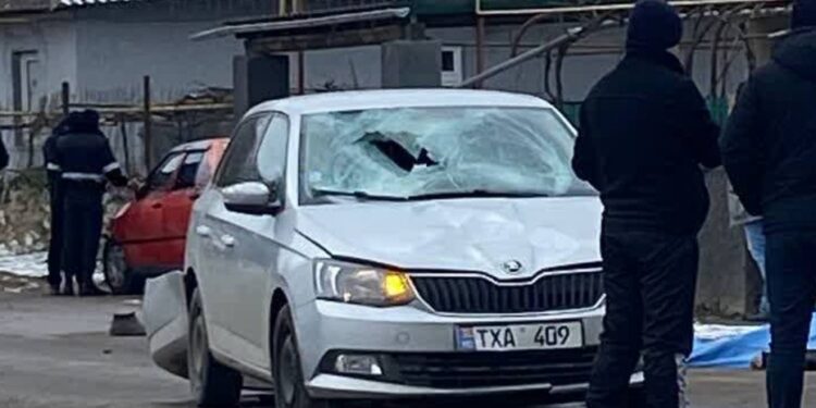 Bărbat spulberat mortal de o Skoda, la Rezina. Momentul impactului surprins de o cameră de supraveghere