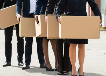 Concedieri pe bandă rulantă în România. Ce industrii sunt afectate