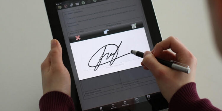 Absolvenți din 11 licee au obținut gratuit semnătura electronică