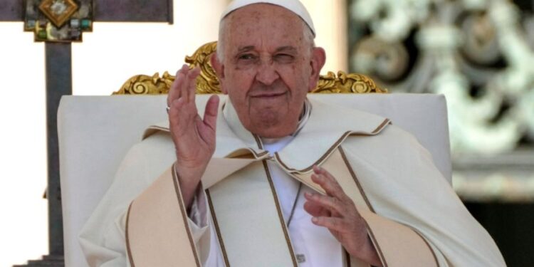 Starea de sănătate a Papei Francisc s-a agravat. A fost nevoie de „o nouă modificare a tratamentului”