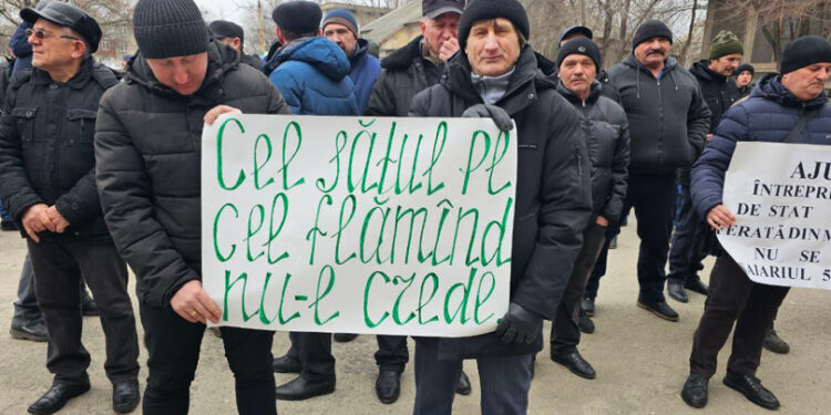 Feroviarii protestează în toată țara cerând achitarea restanțelor salariale uriașe |VIDEO