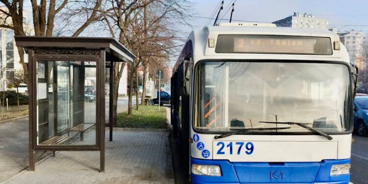 Noi stații de așteptare a transportului public în Chișinău și Durlești