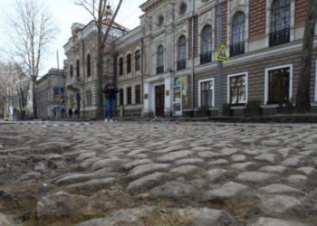 Centrul Chișinăului, transformat în parcare și ruine. Ministerul Culturii dă vina pe Primărie: Ei tărăgănează procesul de reabilitare și manipulează opinia publică