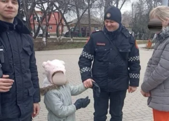 O fetiță rătăcită pe străzi, și-a găsit mama cu ajutorul carabinierilor