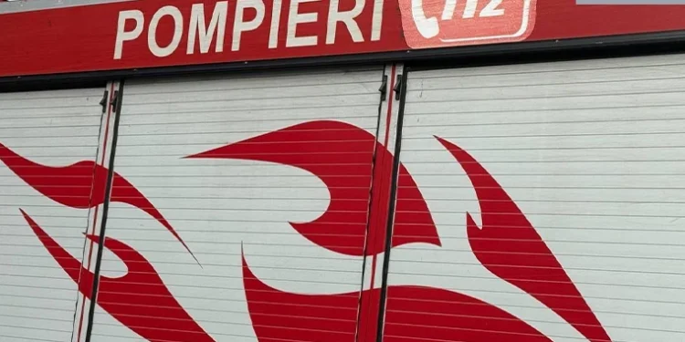 Pompier rănit într-o intervenție de stingere a incendiului în Zgurița