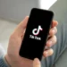 TikTok revine în magazinele de aplicații din SUA după amânarea interdicției