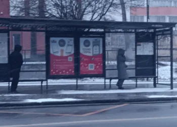 Traficul rutier în Chișinău se desfășoară în condiții de iarnă, cu intervenții pentru deszăpezire și prevenirea poleiului