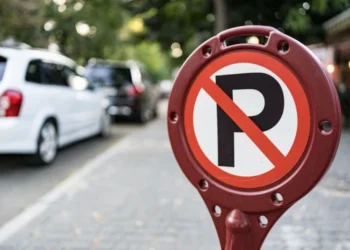 Șoferi atenție! Cînd și cum vor putea fi evacuate mașinile parcate necorespunzători