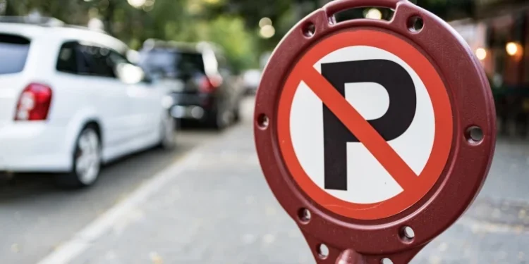 Șoferi atenție! Cînd și cum vor putea fi evacuate mașinile parcate necorespunzători