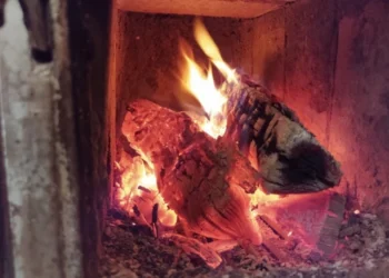 Două persoane și-au pierdut viața în incendii provocate de neglijență