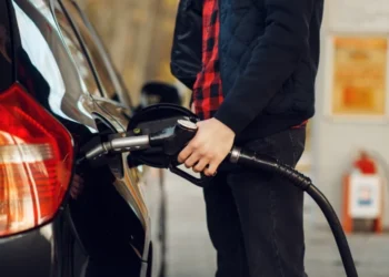 Cum se vor schimba prețurile la carburanți în Moldova în weekend