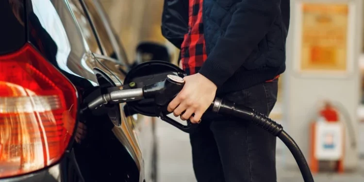 Cum se vor schimba prețurile la carburanți în Moldova în weekend
