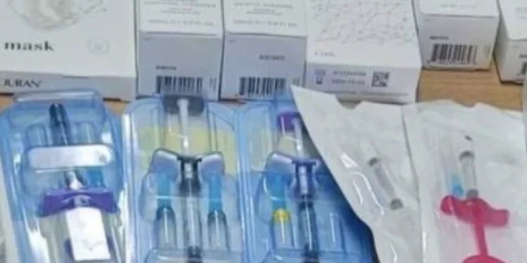 O străină și-a ticsit valiza cu produse cosmetologice nedeclarate