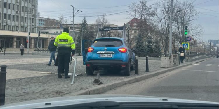 Un șofer din Capitală pierde controlul volanului și provoacă un accident