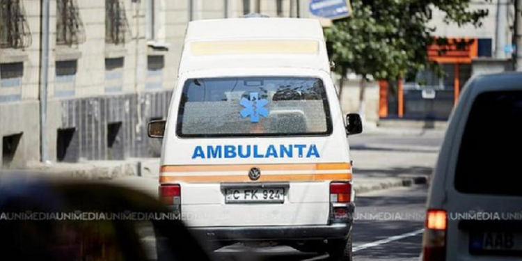 La un pas de moarte. O femeie din Bălți, resuscitată cu succes de medici, după ce i s-a făcut rău și a căzut la podea: „Pacienta nu avea puls și respirație”