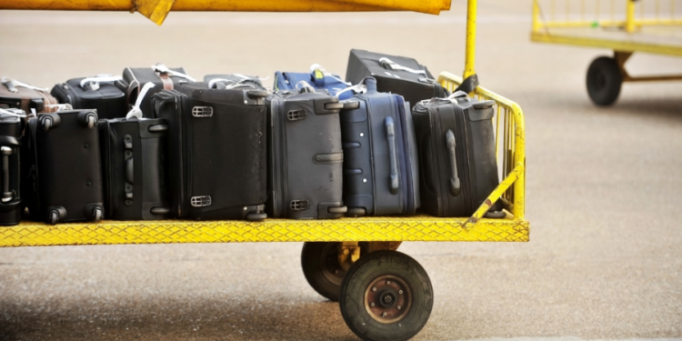 Mai multă siguranță pentru călători! Vor putea primi până la 36.000 de lei, dacă compania aeriană pierde bagajul