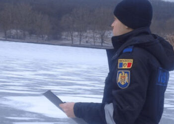 Avertisment IGSU: Gheața fragilă pe lacuri și bălți, riscuri mari pentru pescarii la copcă