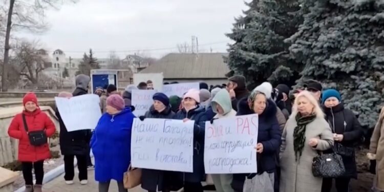 Protest în fața primăriei Comrat: Autoritățile centrale ignoră din nou drepturile legale ale Autonomiei Găgăuze |VIDEO