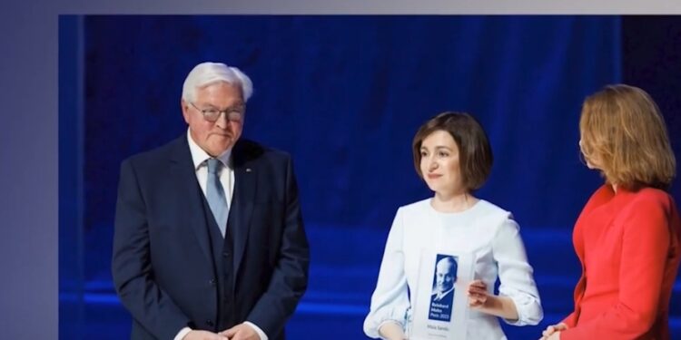 Premiul ‘Reinhard Mohn 2025’ pentru Maia Sandu, acordat în mijlocul unui scandal legat de finanțările USAID și acuzațiile de abuz al puterii