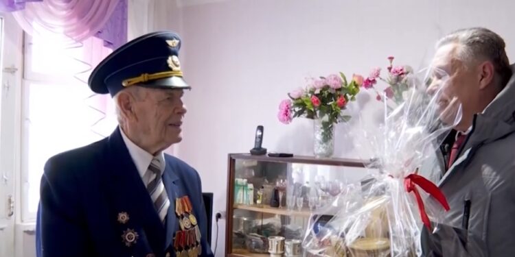 Veteranii felicitați de Blocul „Victoria” cu ocazia Zilei Apărătorului Patriei: Flori, cadouri și recunoștință pentru eroismul lor |VIDEO