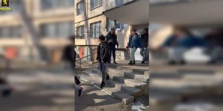 Speluncă de droguri descoperită în Botanica: șase persoane implicate