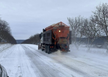 Drumurile din țară, sub condiții de iarnă: Șoferii, îndemnați la prudență